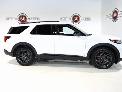 Used 2025 Ford Explorer ST-Line w/ Premium Package image 5