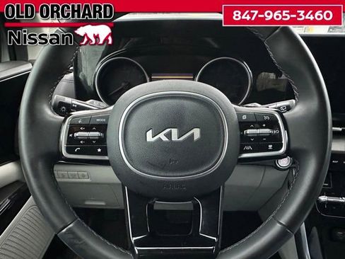 Used 2024 Kia Carnival EX FWD image 22