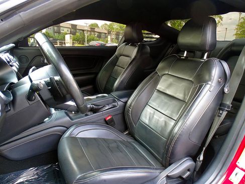 Used 2019 Ford Mustang GT Premium w/ Equipment Group 401A RWD image 24