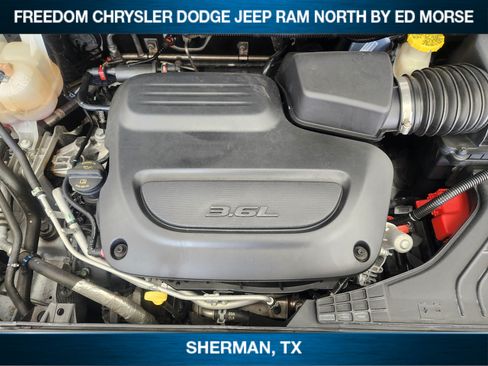 Used 2023 Chrysler Pacifica Touring-L FWD image 21