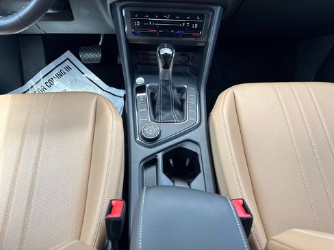 Used 2022 Volkswagen Tiguan SE AWD/4WD image 30