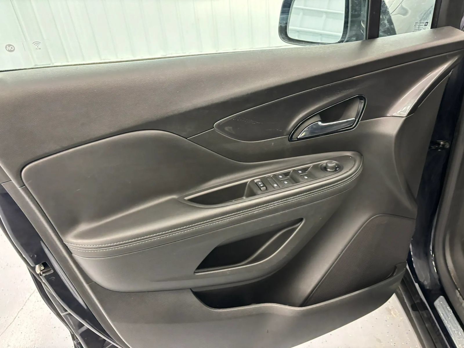 Used 2022 Buick Encore Preferred AWD/4WD image 36