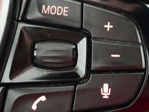 Used 2019 BMW 530e w/ Convenience Package image 29