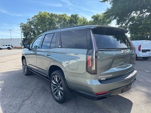 Used 2023 Cadillac Escalade Sport Platinum AWD/4WD image 3