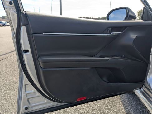 Used 2024 Toyota Camry SE w/ Convenience Package image 18