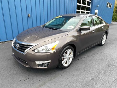 Used 2015 Nissan Altima 2.5 SV image 2