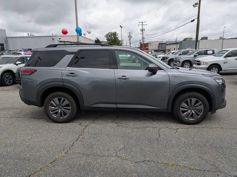 Certified 2025 Nissan Pathfinder SV AWD/4WD image 3