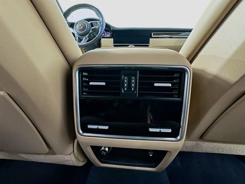 Used 2023 Porsche Cayenne Platinum Edition image 42