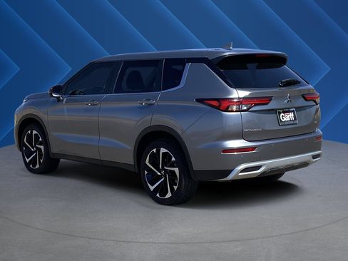 Used 2024 Mitsubishi Outlander SE AWD/4WD image 5