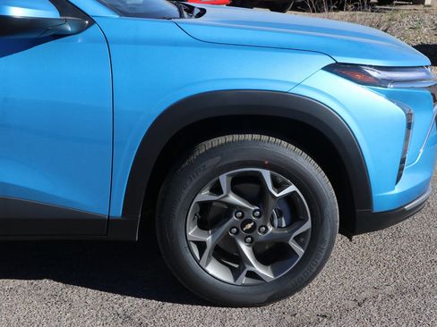 New 2026 Chevrolet Trax LT w/ LPO, Blackout Package image 9