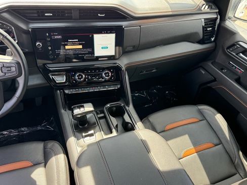 Used 2025 GMC Sierra 1500 AT4 image 17