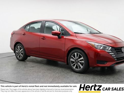 Used 2025 Nissan Versa SV image 1