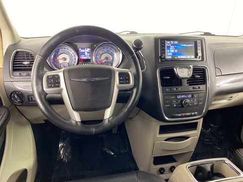 Used 2015 Chrysler Town & Country Touring w/ Driver Convenience Group FWD image 18