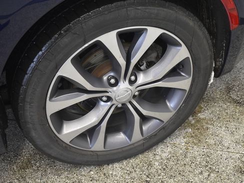 Used 2017 Chrysler Pacifica Limited image 19