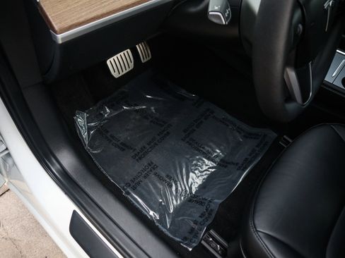 Used 2023 Tesla Model 3 Performance image 16