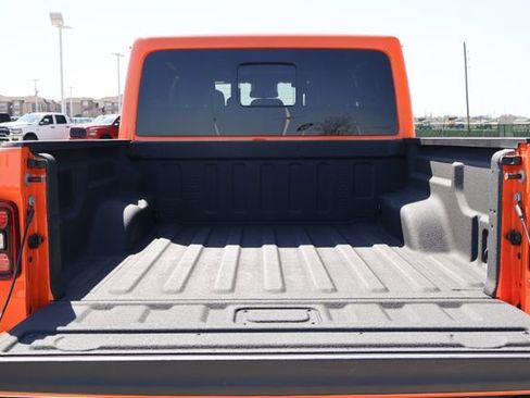 Used 2025 Jeep Gladiator Sport image 8