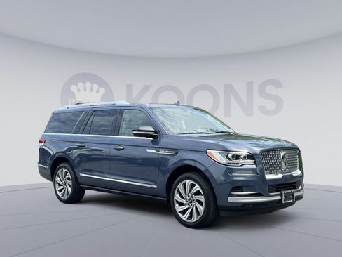 Used 2022 Lincoln Navigator L Reserve AWD/4WD image 2
