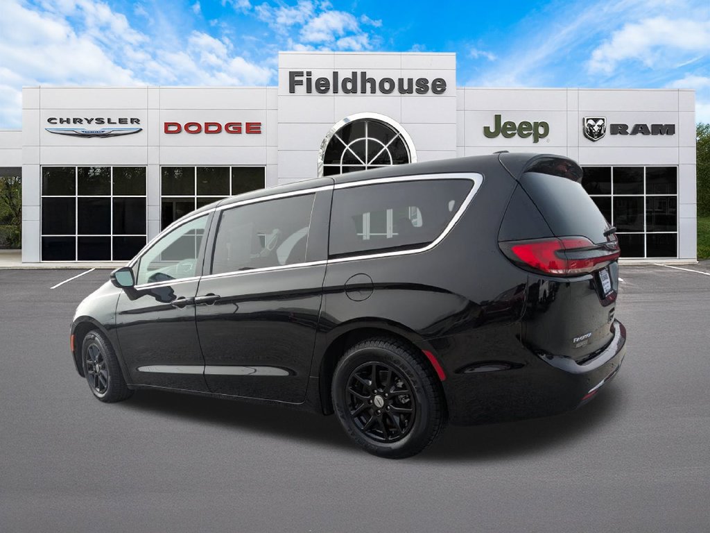 Used 2024 Chrysler Pacifica Touring-L FWD image 8
