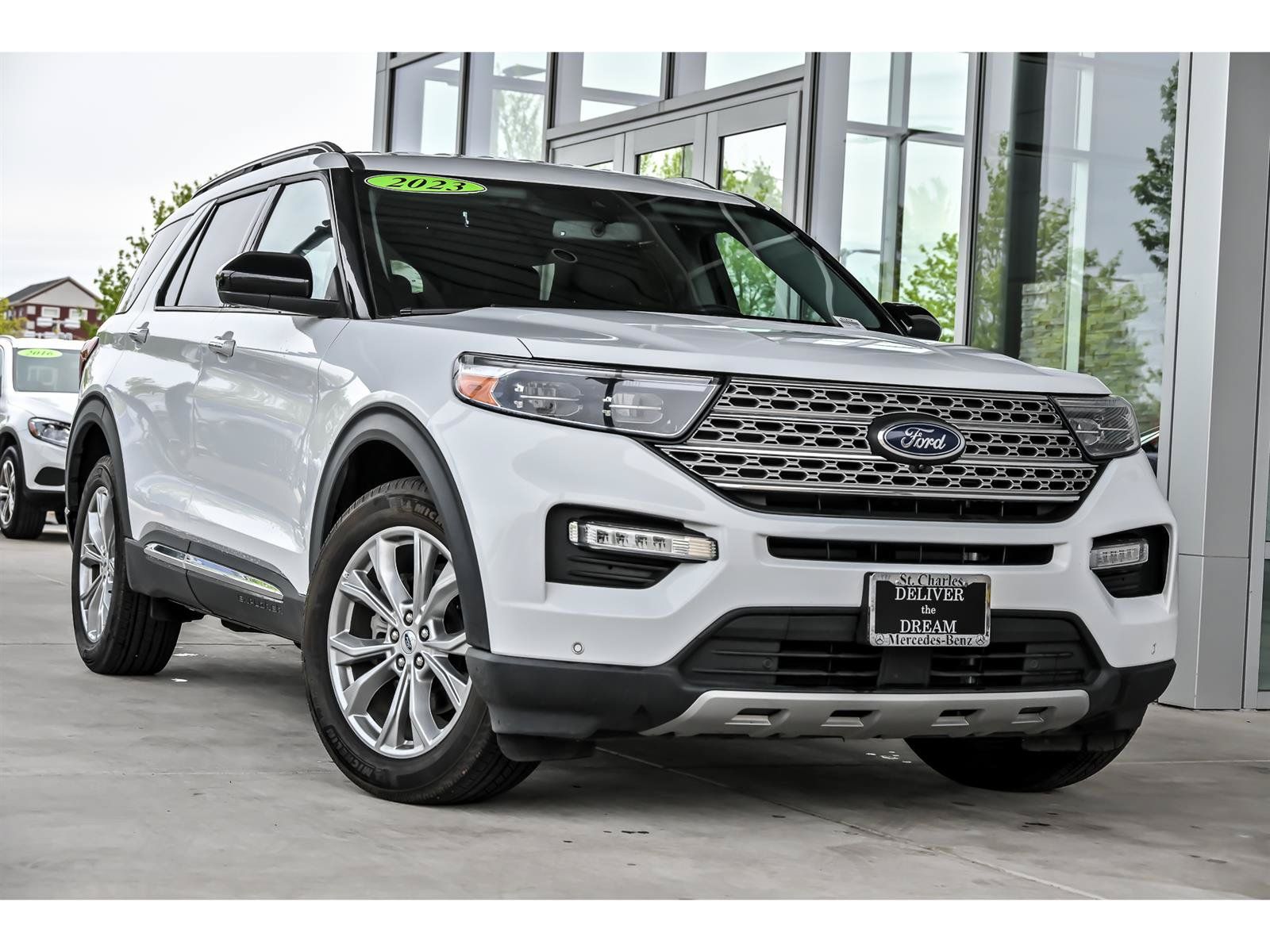 Used 2023 Ford Explorer Limited AWD/4WD image 1