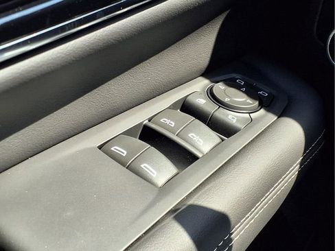 New 2026 GMC Yukon XL Elevation AWD/4WD image 16