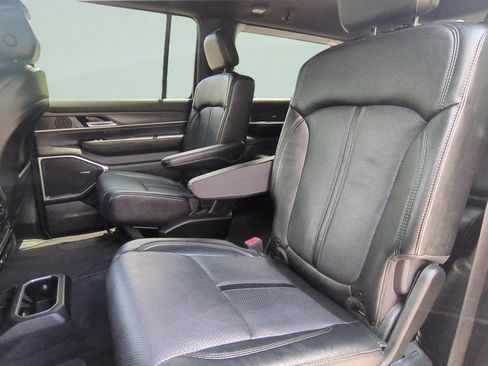 Used 2024 Jeep Wagoneer Series II RWD image 10