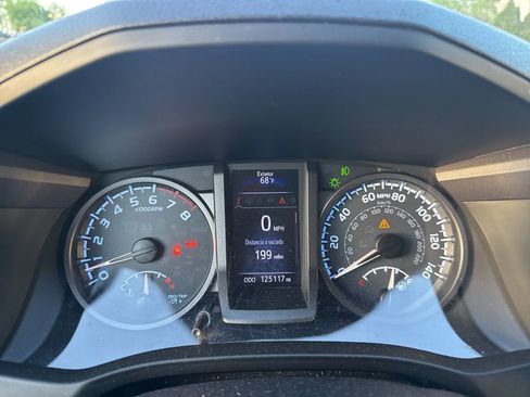 Used 2019 Toyota Tacoma TRD Sport AWD/4WD image 7
