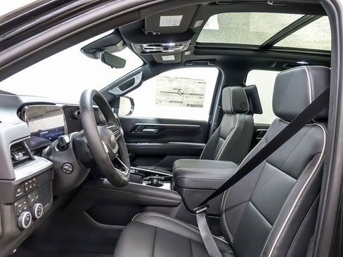 New 2026 Chevrolet Suburban Premier image 9