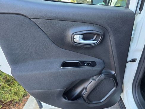 Used 2020 Jeep Renegade Latitude image 29