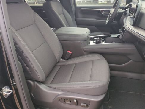 New 2026 Chevrolet Suburban LS image 27