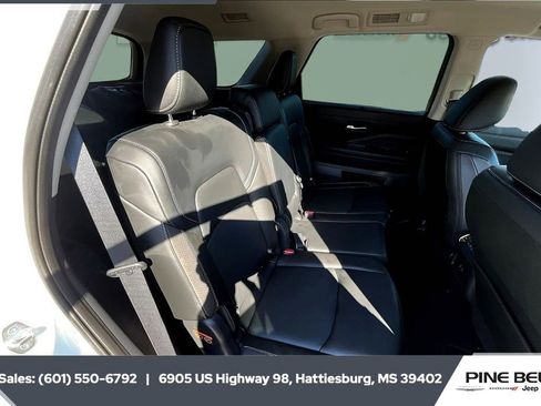 Used 2023 Nissan Pathfinder SL w/ Lighting Package (N92) image 20