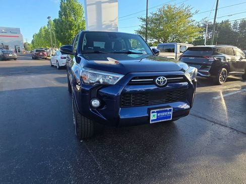 Used 2020 Toyota 4Runner SR5 Premium w/ Moonroof Package AWD/4WD image 10