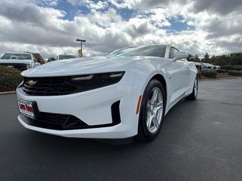 Used 2024 Chevrolet Camaro LT w/ Technology Package image 9