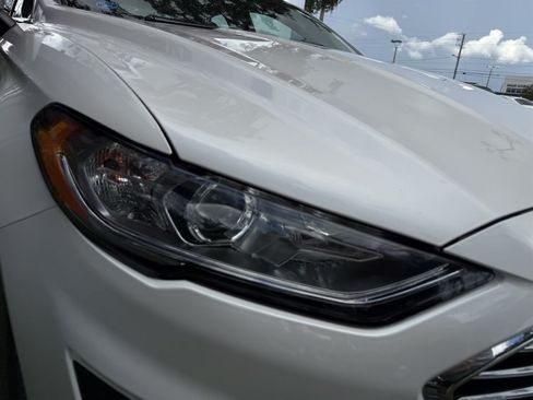 Used 2020 Ford Fusion SE FWD image 9