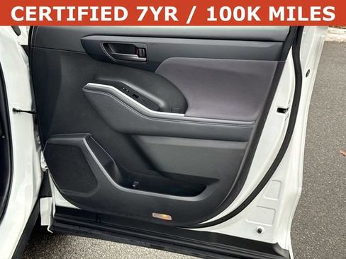 Used 2022 Toyota Highlander LE image 8