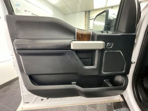 Used 2018 Ford F150 Lariat w/ Equipment Group 502A Luxury AWD/4WD image 11