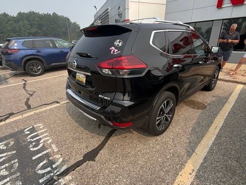 Used 2019 Nissan Rogue SV w/ Sun & Sound Touring Package AWD/4WD image 8