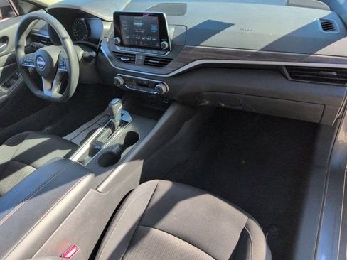 Used 2025 Nissan Altima 2.5 SV FWD image 31