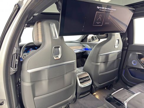 Used 2023 BMW i7 xDrive60 image 47