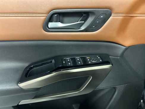 Used 2024 Nissan Pathfinder Platinum w/ Cargo Package image 12