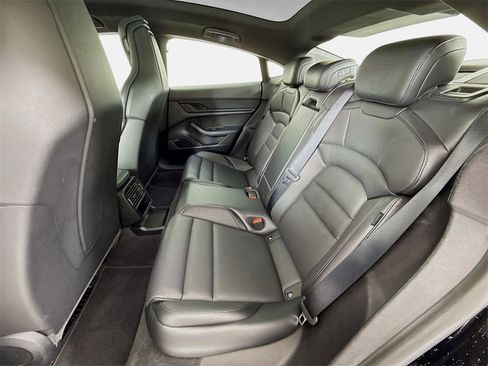 Used 2022 Porsche Taycan image 24