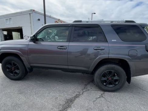 Used 2020 Toyota 4Runner SR5 AWD/4WD image 7