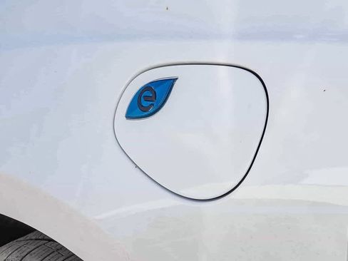 Certified 2023 Chrysler Pacifica Touring-L image 21