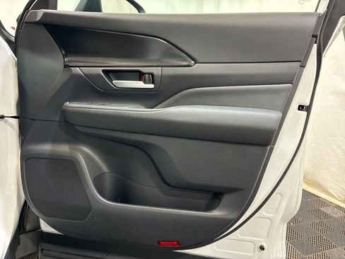 Used 2026 Toyota Grand Highlander AWD Hybrid image 10