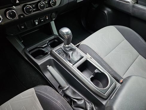 Used 2022 Toyota Tacoma SR5 image 9