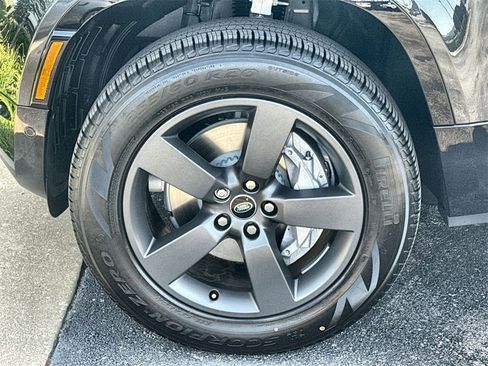 Used 2025 Land Rover Defender 130 X-Dynamic SE image 10