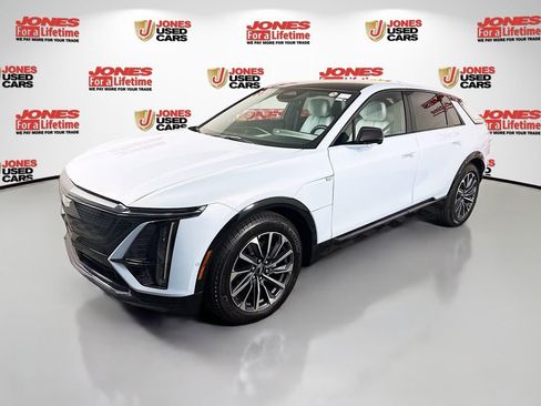 Used 2024 Cadillac Lyriq Sport AWD/4WD image 13
