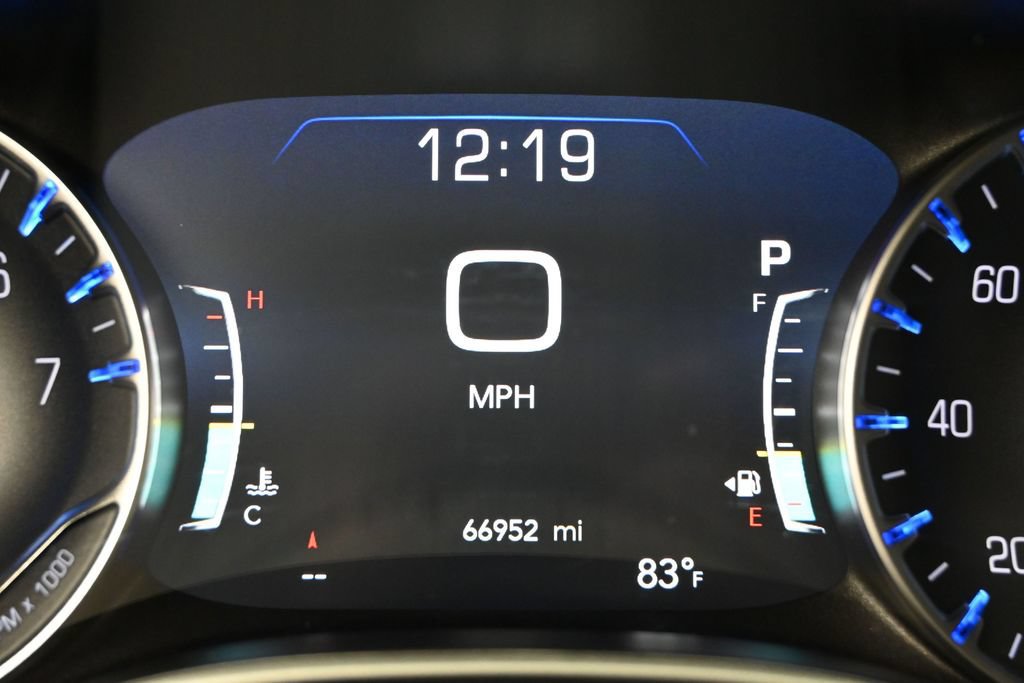 Used 2024 Chrysler Pacifica Touring-L FWD image 11