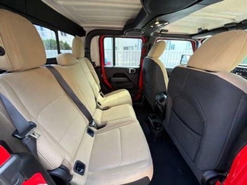 Used 2020 Jeep Gladiator Overland AWD/4WD image 19