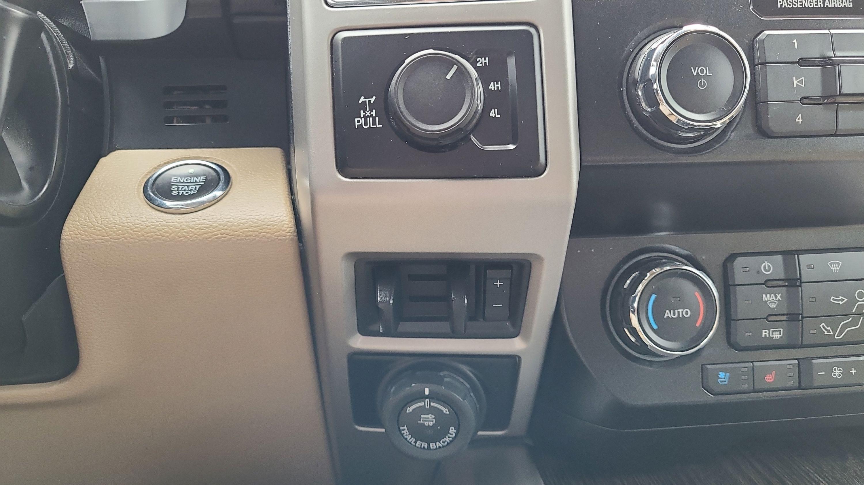 Used 2020 Ford F250 Lariat w/ Lariat Ultimate Package AWD/4WD image 24