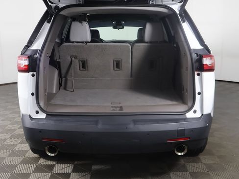 Used 2020 Chevrolet Traverse LT w/ Driver Confidence II Package AWD/4WD image 21